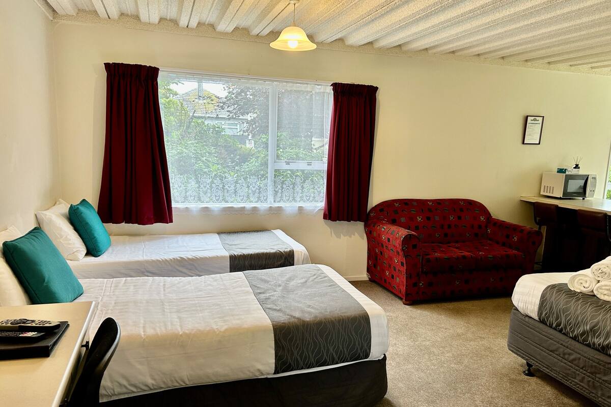 Desk, iron/ironing board, free WiFi, bed sheets