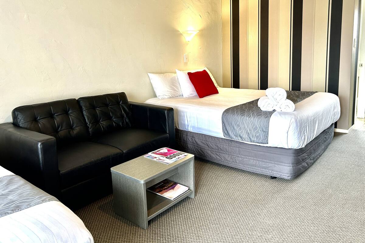 Desk, iron/ironing board, free WiFi, bed sheets