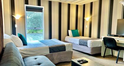 Parkside Motel and Apartments