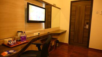 Deluxe Single Room | In-room safe, desk, laptop workspace, iron/ironing board