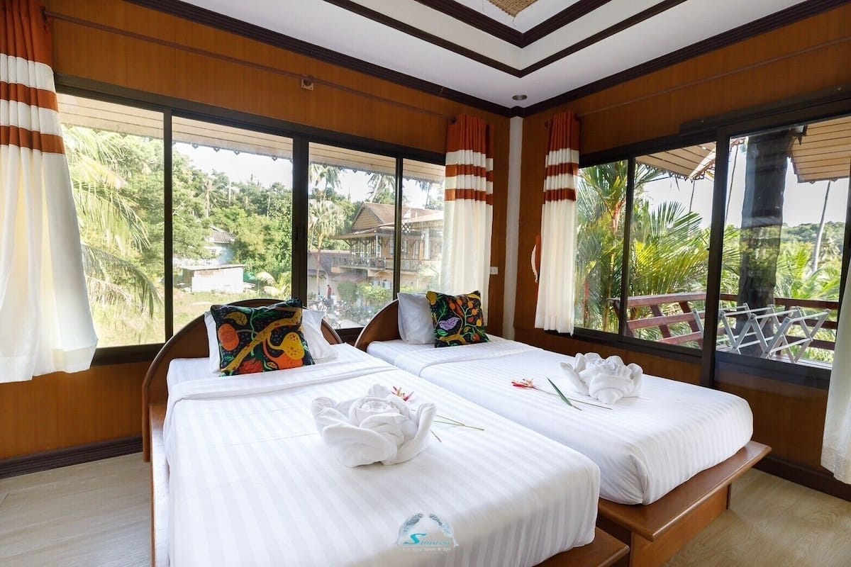 Blackout curtains, soundproofing, free WiFi