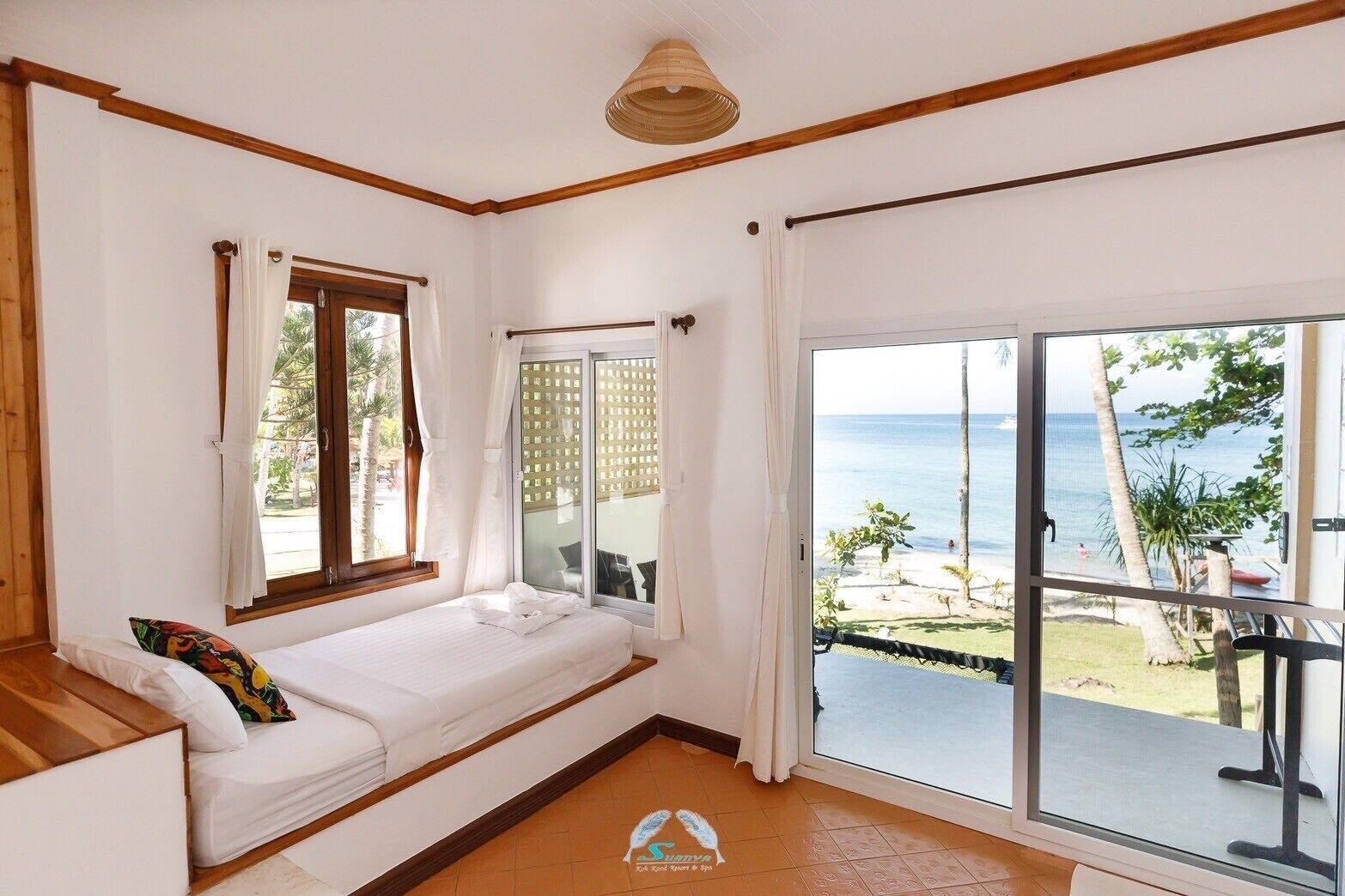 Beachfront Triple Room | Cortinas opacas, sistema de insonorización, wifi gratis