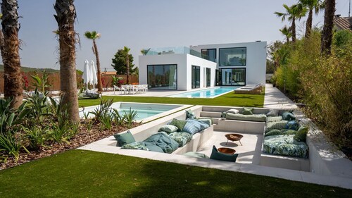 20 minutes de Sitges/Voiture Spectaculaire!! Villa Blue Sky Design à