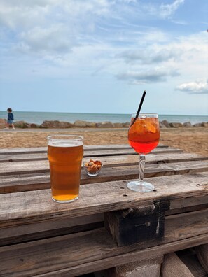 بالقرب من الشاطئ