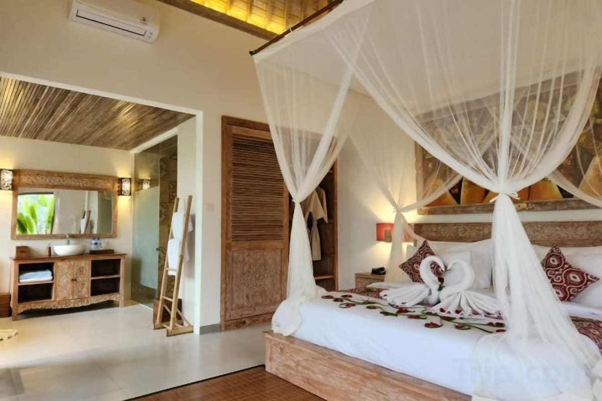 Luxury Villa With Private Pool