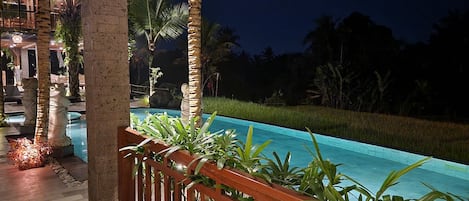 Suite Premium, baignoire, vue piscine | Terrasse/Patio