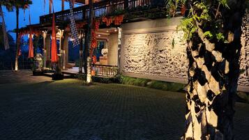 Pintu masuk properti