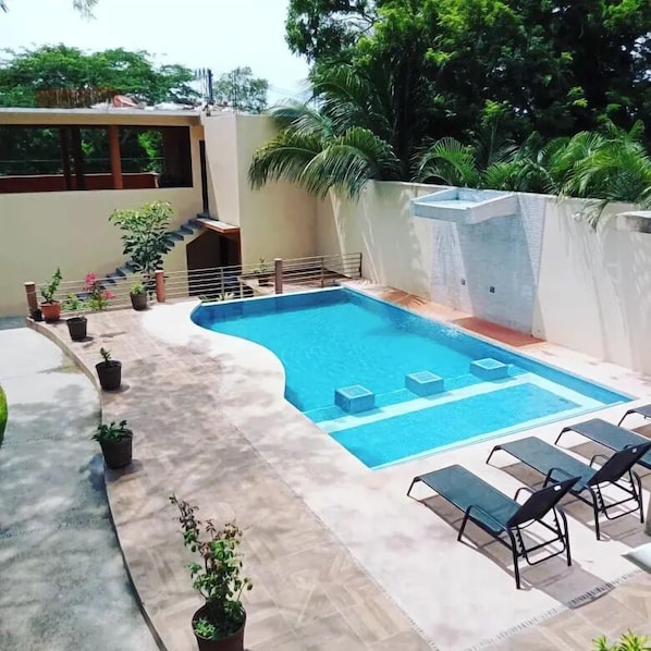 Exterior - Victor Farias (Zihuatanejo)