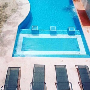Outdoor pool - Victor Farias  (Zihuatanejo)