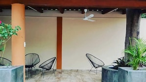 Unclassified image, 2 of 21, button - Victor Farias  (Zihuatanejo)