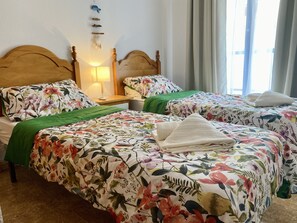 2 bedrooms, iron/ironing board, free WiFi, bed sheets - Apartament Costa Lunar with swimming pool 10 min walk from the beach Cabo Roig (Orihuela)