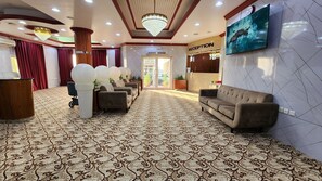 Lobby sitting area - RUWI BEACH HOTEL APARTMENTS (Sharjah)