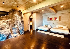 Deluxe Quadruple Room | Free WiFi