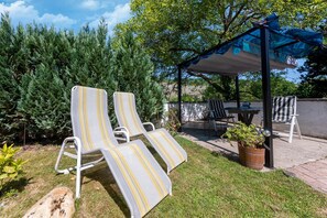 屋外ダイニングエリア