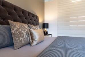 2 bedrooms, travel cot, free WiFi, bed sheets
