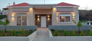 Front of property - Villa Eva Mari (Chania)