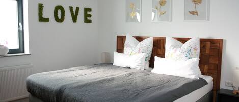 1 soveværelse, pengeskab på værelset, strygejern/strygebræt, weekendseng