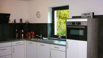 Coffee/tea maker, fridge, microwave, oven