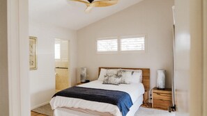 4 bedrooms, iron/ironing board, Internet, bed sheets