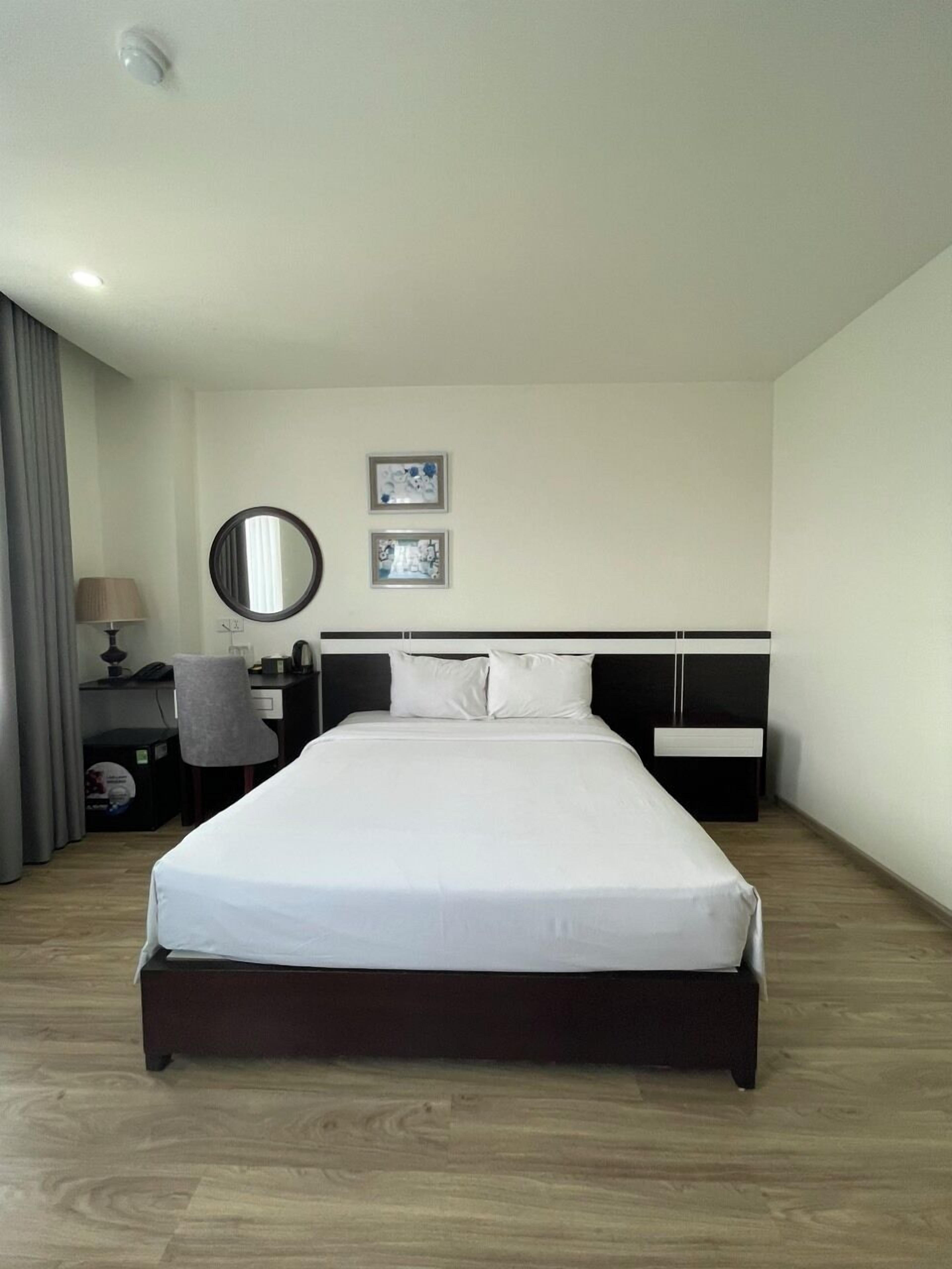 Standard Double Room | Minibar, desk, laptop workspace, soundproofing