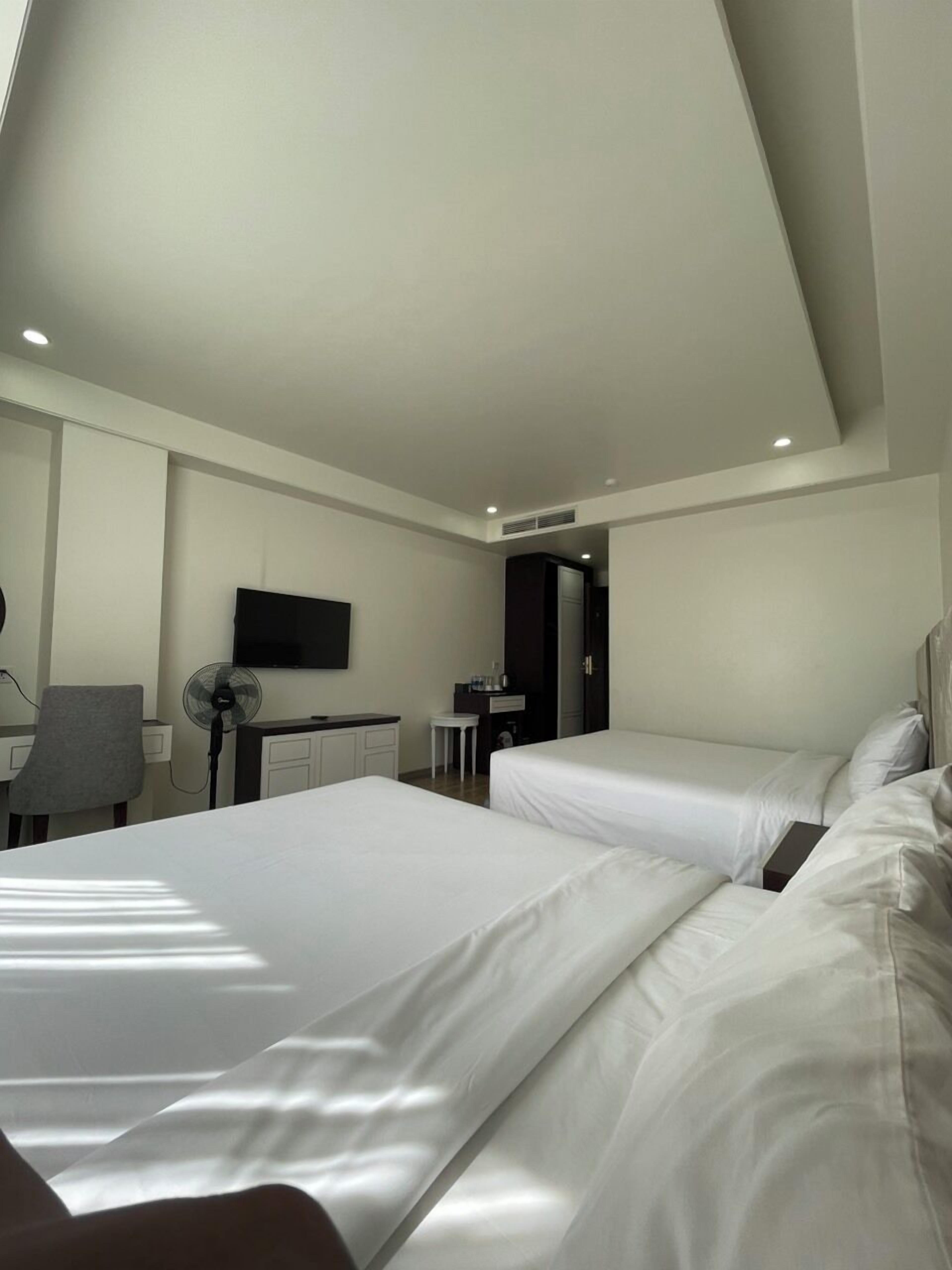 Deluxe Quadruple Room | Minibar, desk, laptop workspace, soundproofing