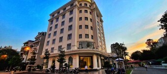 Lotus Hotel & Apartment