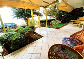 Terrace/patio - Villa "Eva" - Entire Beachwalk Holiday Home - 4 Seasons & Longer Stays (Agios Dimitrios)