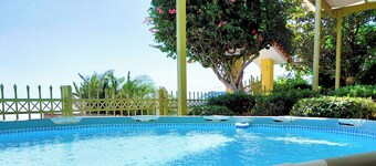 Villa "Eva" - Entire Beachfront Holiday Home - Private Pool & Garden - 4S