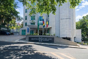 Exterior - Alejandria 1202 · 12th floor Luxe Condo Poblado with Private Jacuzzi (Medellín)