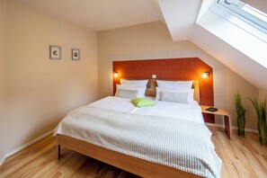 2 bedrooms, desk, travel cot, free WiFi
