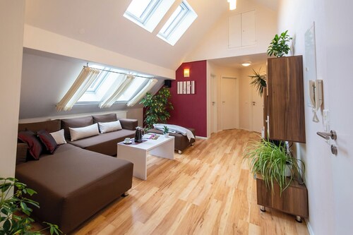 Modern, comfortable vacation apartment with terrace, on the Main Valley cycle path