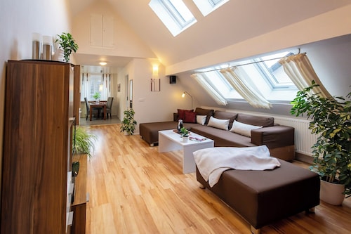 Moderne, komfortable Ferienwohnung mit Terrasse, am Maintalradweg