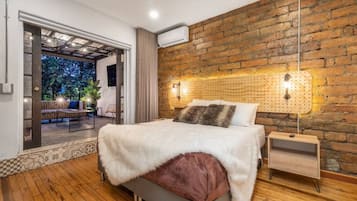 7 bedrooms, desk, iron/ironing board, travel crib