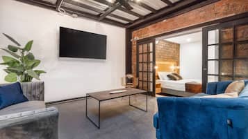 7 Schlafzimmer, Schreibtisch, BĂŒgeleisen/BĂŒgelbrett, Reisekinderbett