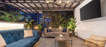 Casa Madera · Casa Madera Parque Lleras 7BR with private Jacuzzi