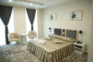 In-room safe, blackout curtains, soundproofing, iron/ironing board - Turon City Plaza (Bukhara)