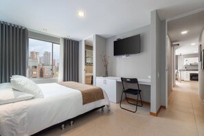 1 Schlafzimmer, Schreibtisch, Bügeleisen/Bügelbrett, Reisekinderbett