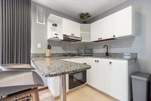 Fridge, microwave, oven, stovetop - CYAN 1001 · Stylish 2BD Apt  5mins Parque Lleras by HOUSY HOST (Medellín)