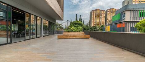 屋外ダイニングエリア