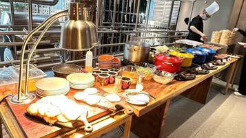 Se ofrece un desayuno bufé (120 CNY por persona)