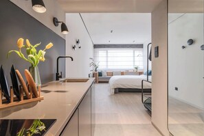 Elite Studio | 1 bedroom, in-room safe, desk, blackout drapes