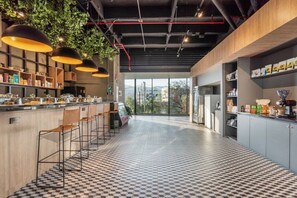 Dining - Go Living 1013 · Stylish Loft apt, kitchenette & AC and coworking (Medellín)