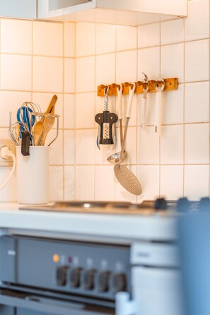 Kühlschrank, Ofen, Herdplatte, Geschirrspüler