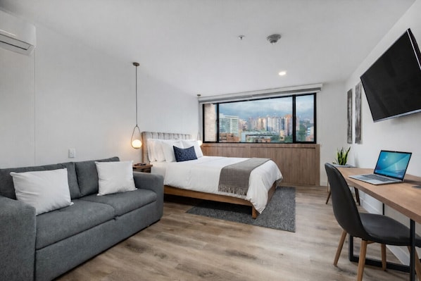 1 Schlafzimmer, Schreibtisch, Bügeleisen/Bügelbrett, Reisekinderbett