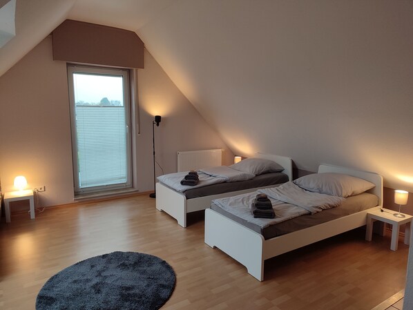 1 Schlafzimmer, Reisekinderbett, kostenloses WLAN, Bettwäsche