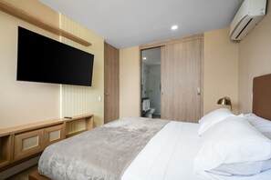 2 bedrooms, desk, iron/ironing board, travel cot