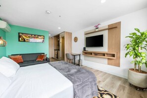 1 bedroom, desk, iron/ironing board, travel cot - Go Living 1316 · New Loft near Milla de Oro AC, GYM and coworking (Medellín)