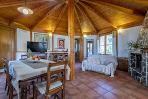 Smart TV, fireplace, books - ClickSardegna Villa Angelica with pool and playhouse (Alghero)
