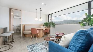Smart TV, tenis de mesa y oficina