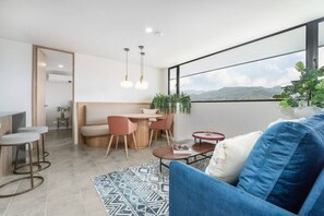 Smart TV, tenis de mesa y oficina 